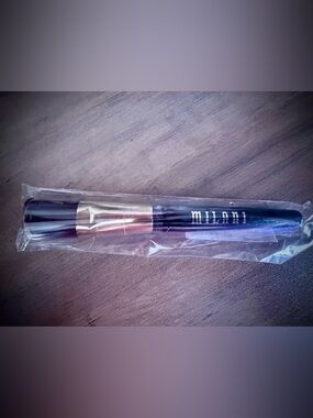 NWT Milani F230 Makeup Brush